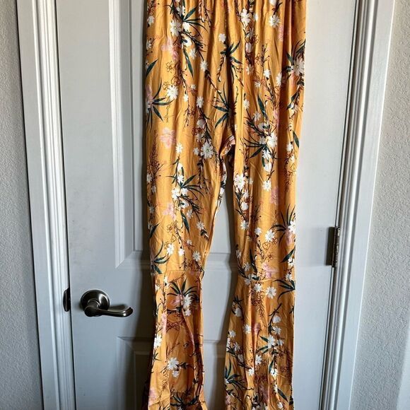 NWT Women’s Bell Bottom Leggings Butterscotch with Floral Pattern- Size Medium - Picture 4 of 6